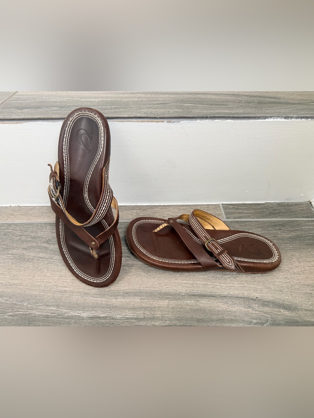 Women's Olukai Brown Leather Thong Sandals with Contrast Stitching